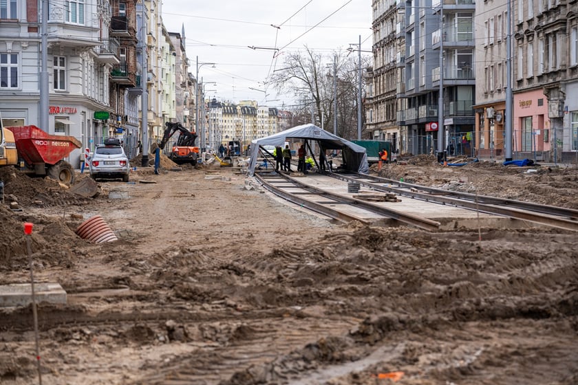 Przebudowa ul. Pomorskiej - styczeń 2024. Na zdjęciu widać m.in. szyny